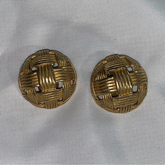 GIVENCHY 14k gold plated Round Basket Weave clip back EARRINGS - Picture 2 of 10